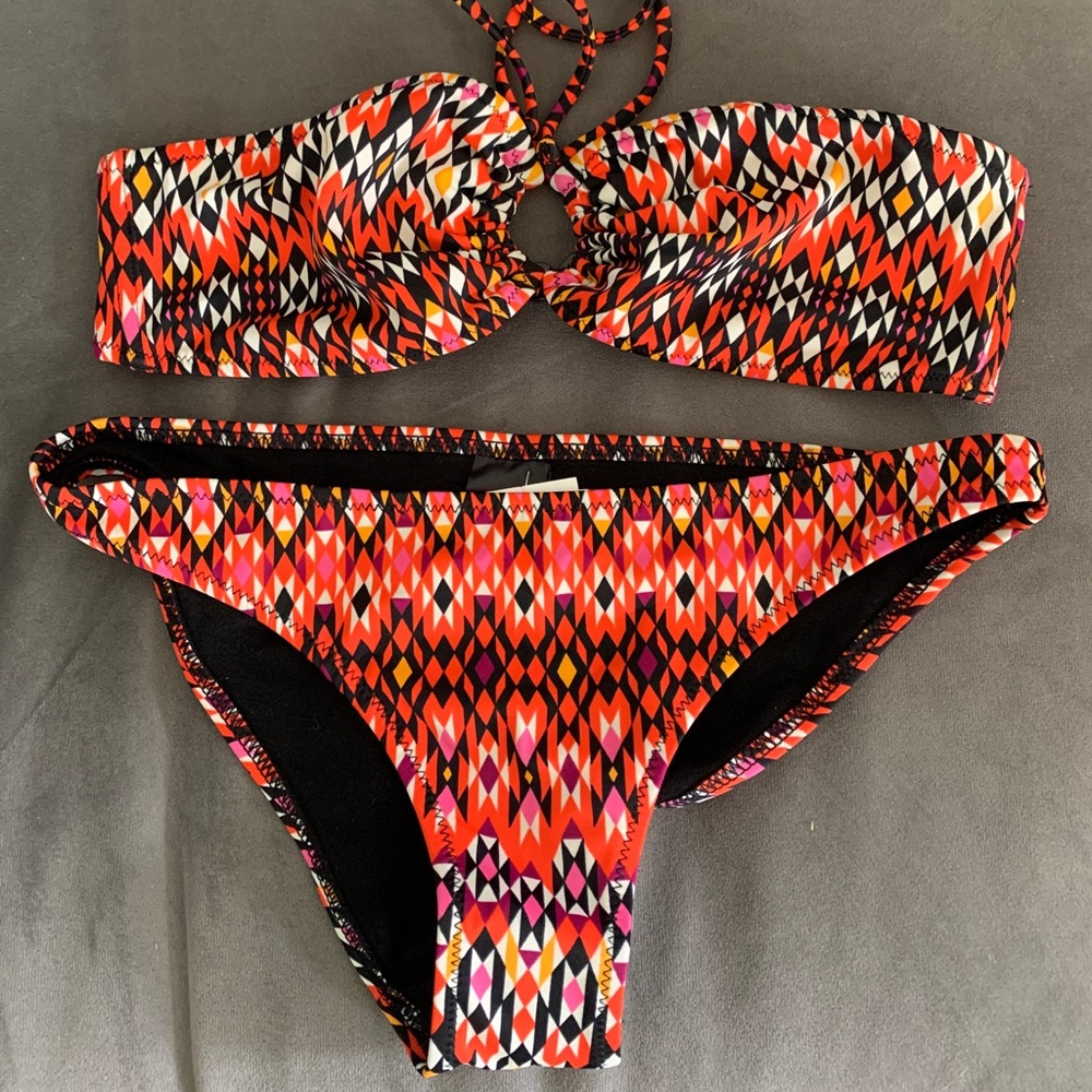 Two piece bikini bathing suit H&M swimwear separates. Top size 8 - Bottom Size 6